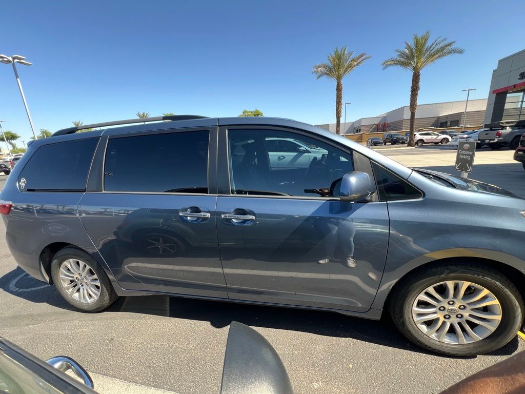 2016 Toyota Sienna XLE 4