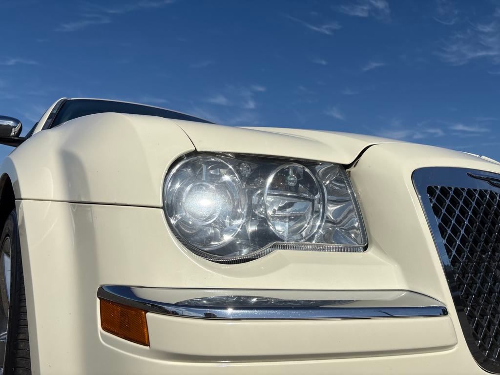 2008 Cool Vanilla Clearcoat Chrysler 300 Dub Edition RWD Sedan