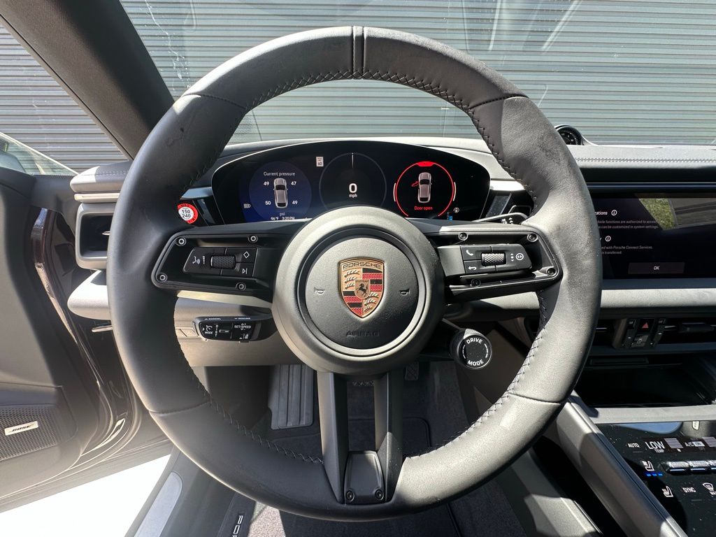 Thumbnail: 2025 Porsche Macan - 18
