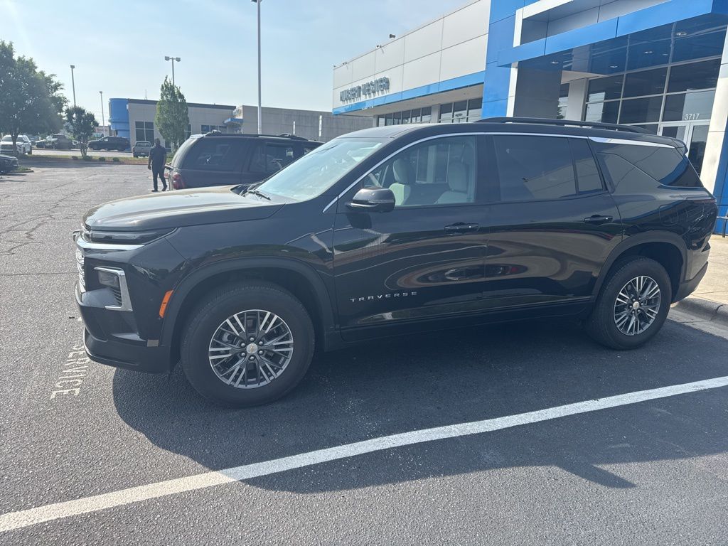Mosaic Black Metallic 2026 Chevrolet Traverse LT FWD SUV / Crossover Front-Wheel Drive 8-Speed Automatic