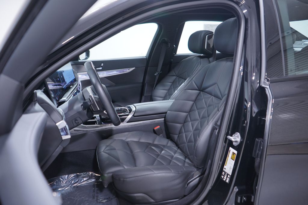 Thumbnail: 2024 BMW 7 Series - 7