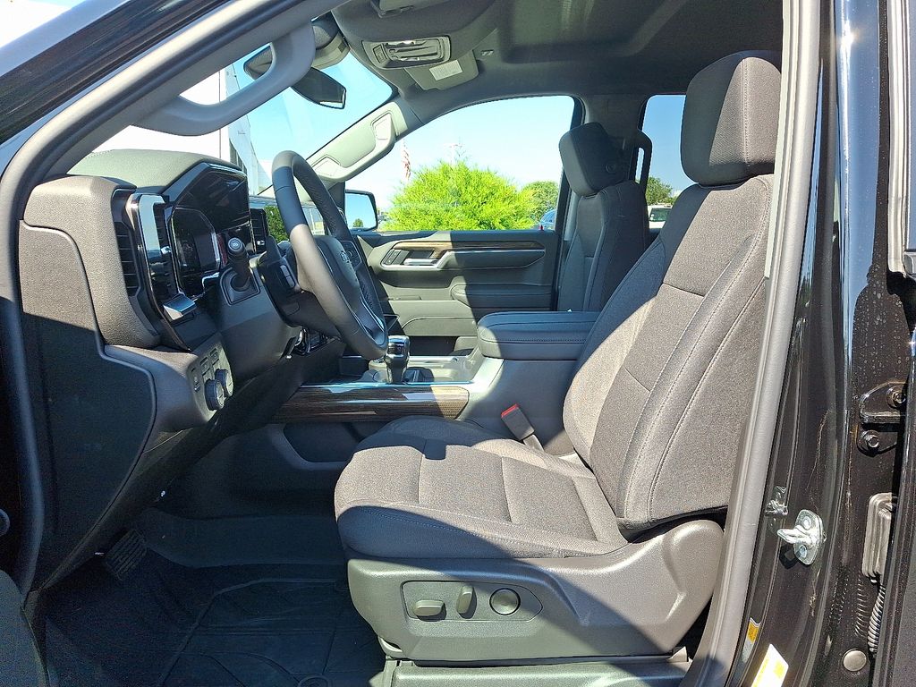 Thumbnail: 2026 Chevrolet Silverado 1500 - 6