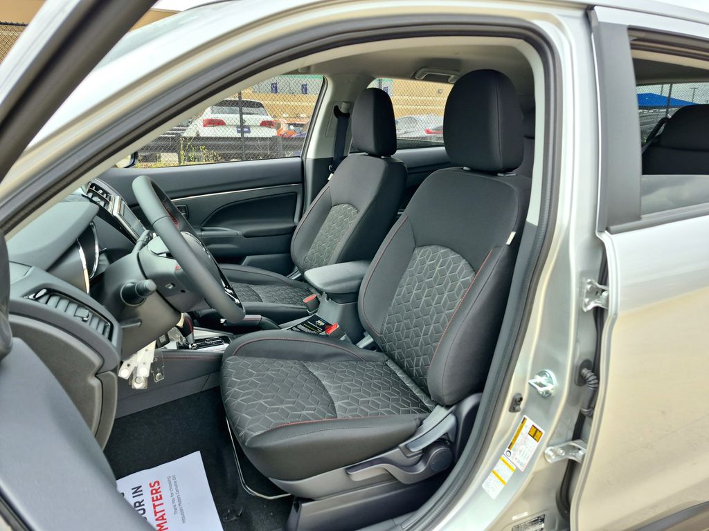 2026 Mitsubishi Outlander Sport 2.0 LE - 9