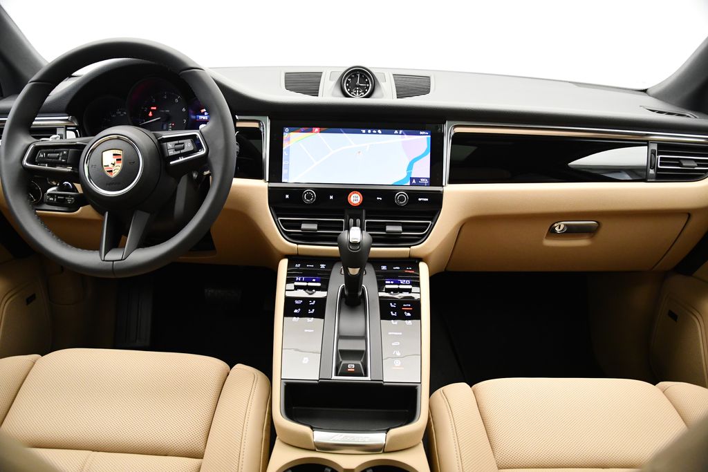 Thumbnail: 2025 Porsche Macan - 18