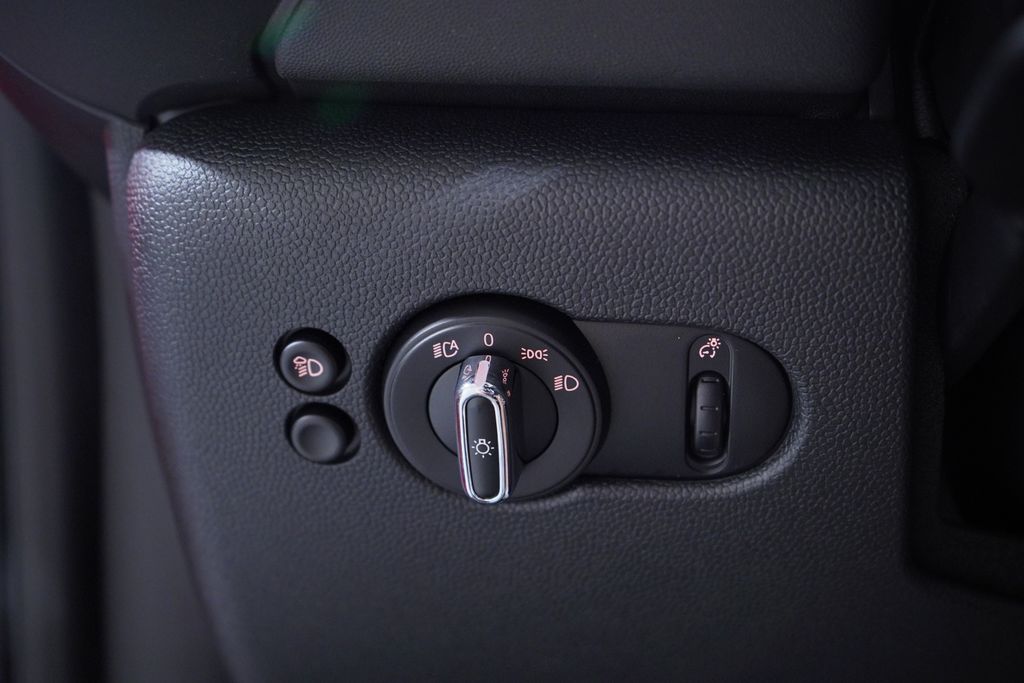 Thumbnail: 2023 MINI Cooper - 18