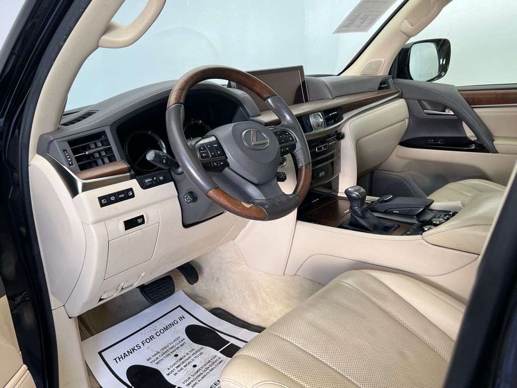 Thumbnail: 2016 Lexus LX - 4