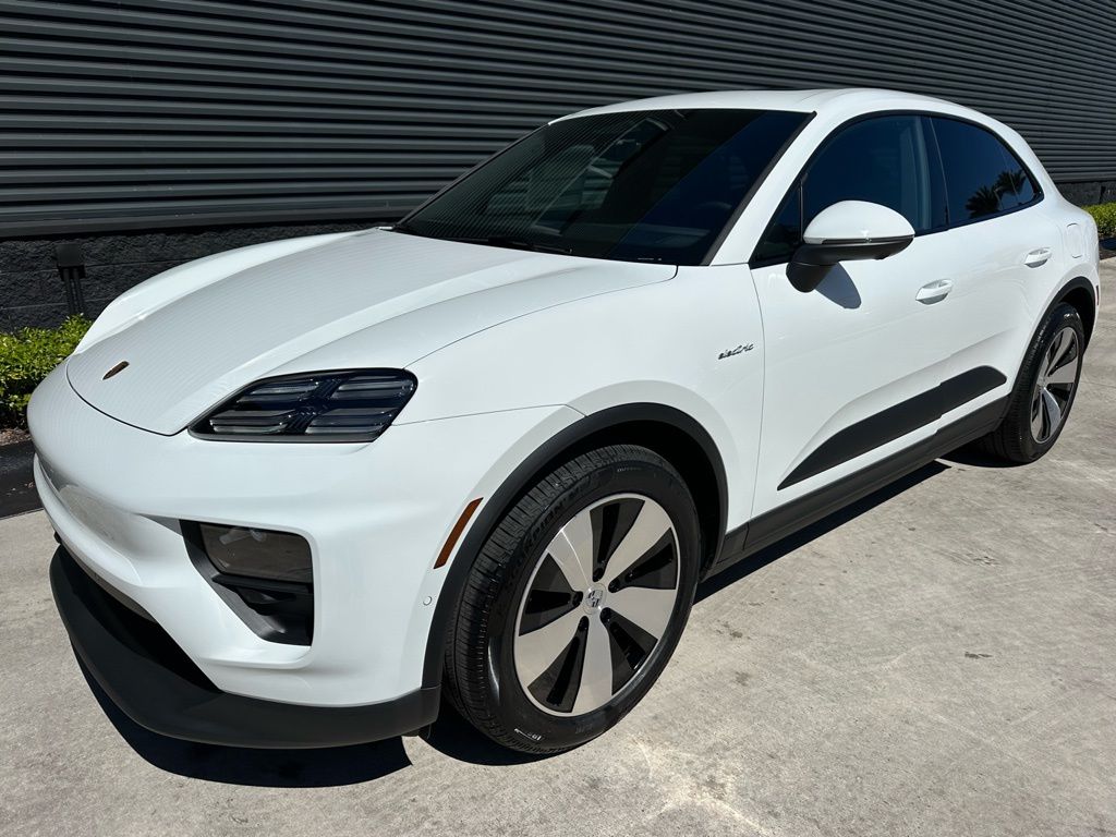 Thumbnail: 2026 Porsche Macan - 7