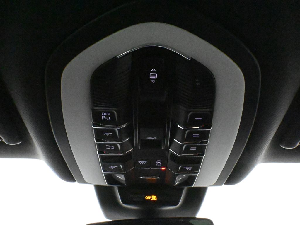 Thumbnail: 2025 Porsche Macan - 22