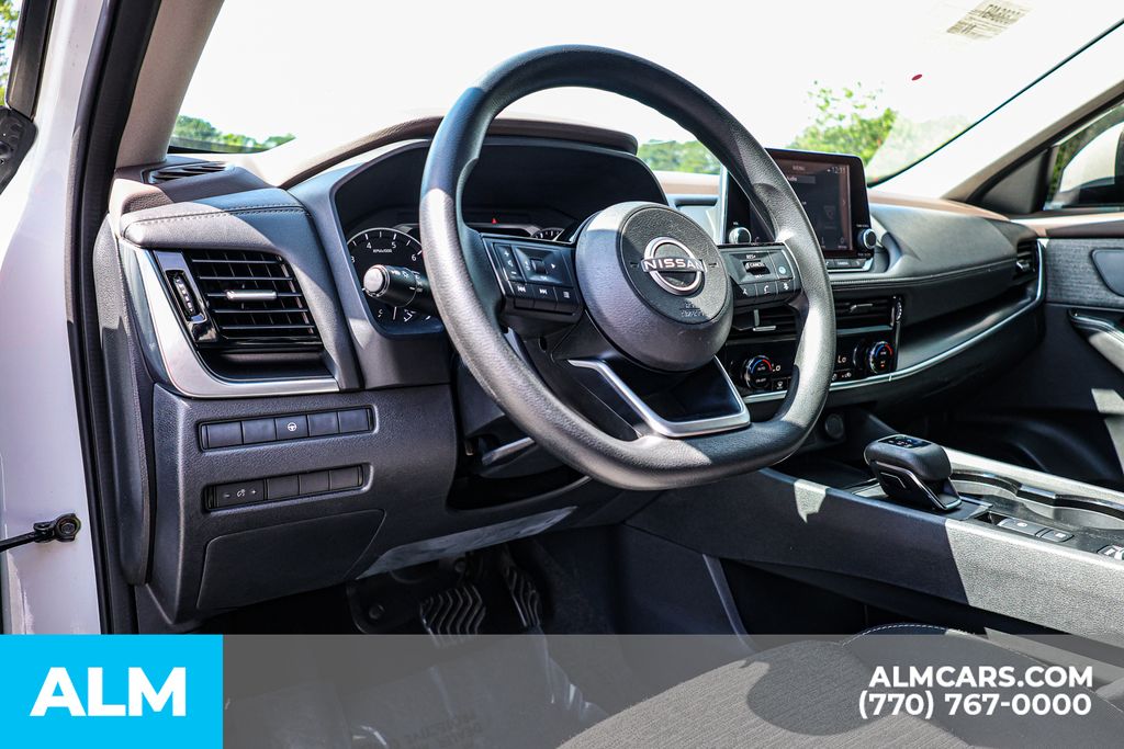Used 2022 White Nissan SV image 27
