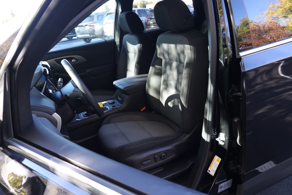 Thumbnail: 2023 Chevrolet Traverse - 32