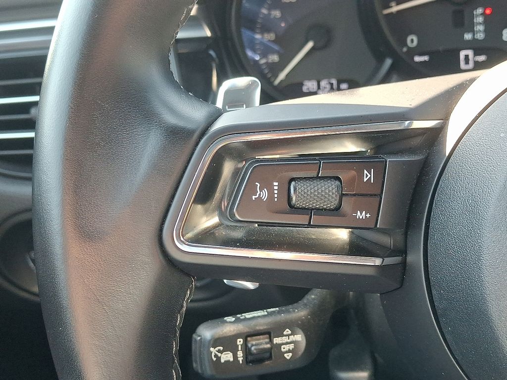 Thumbnail: 2023 Porsche Macan - 23