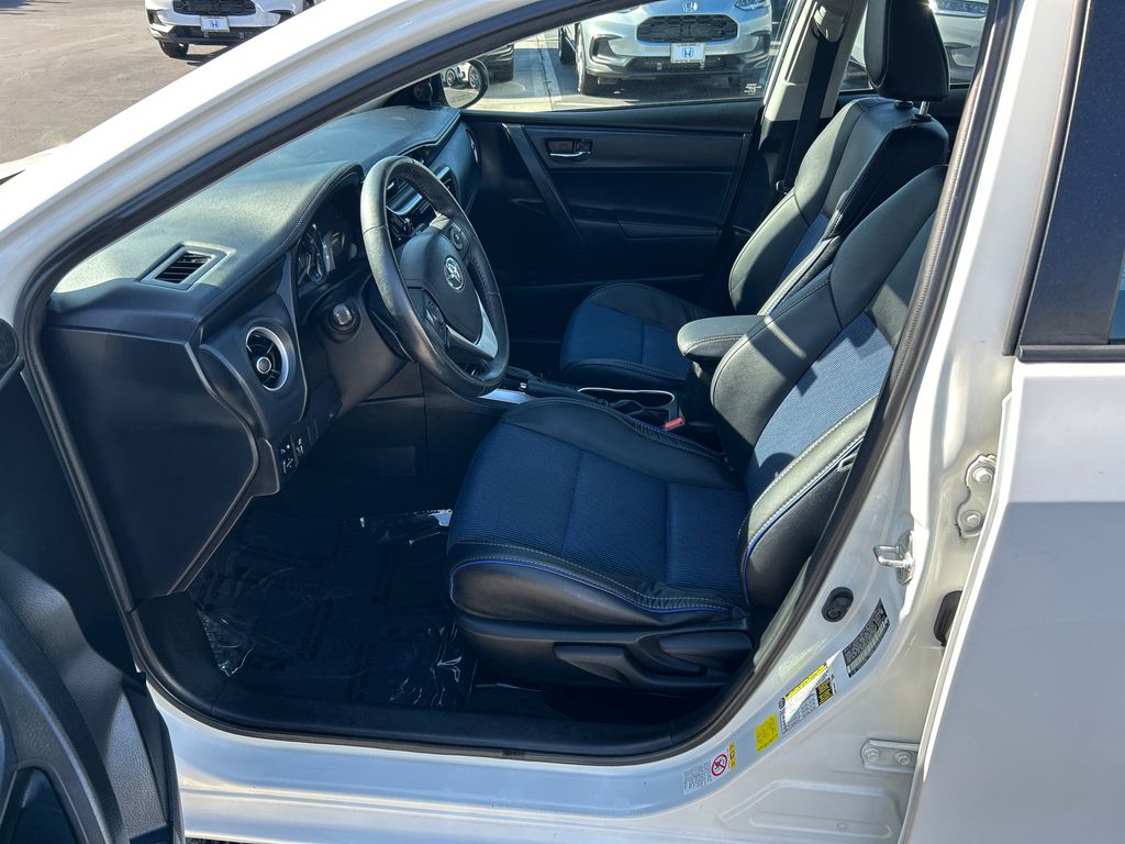 2017 Toyota Corolla SE 9