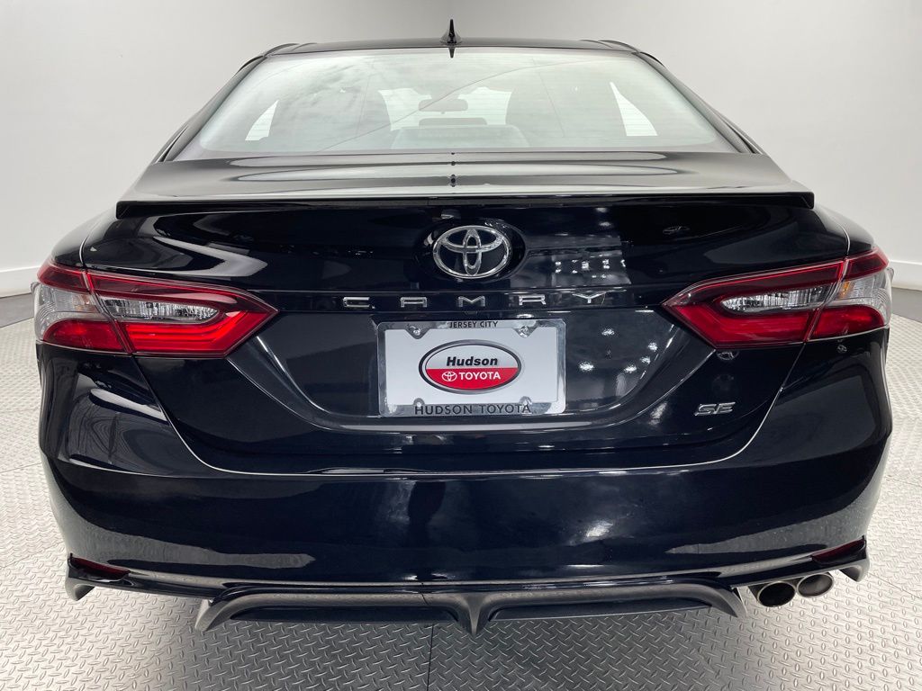 2022 Toyota Camry SE 6