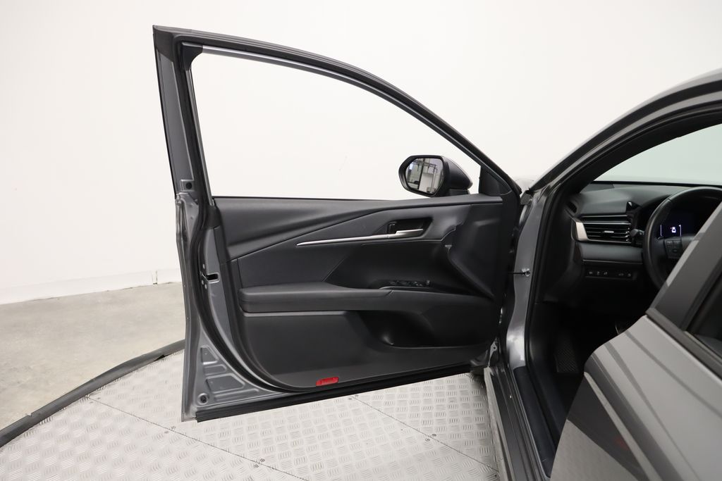 Thumbnail: 2025 Toyota Camry - 16