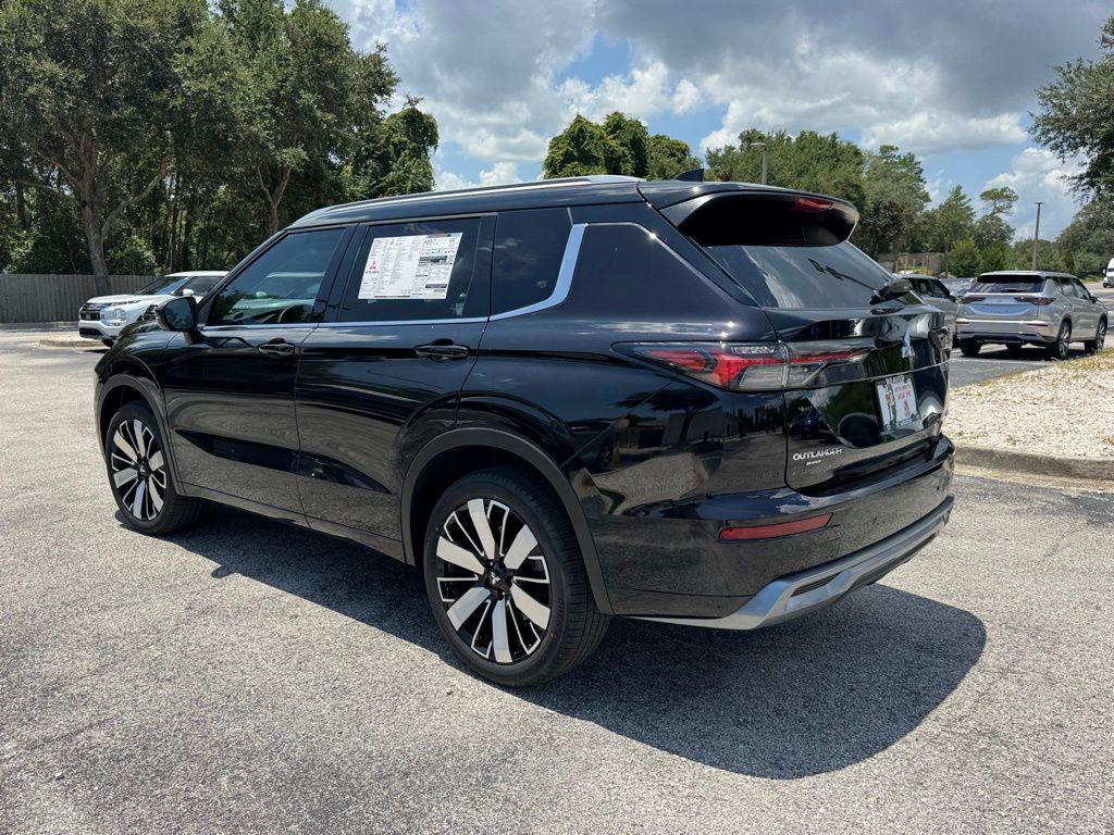 2025 Mitsubishi Outlander SEL photo 3