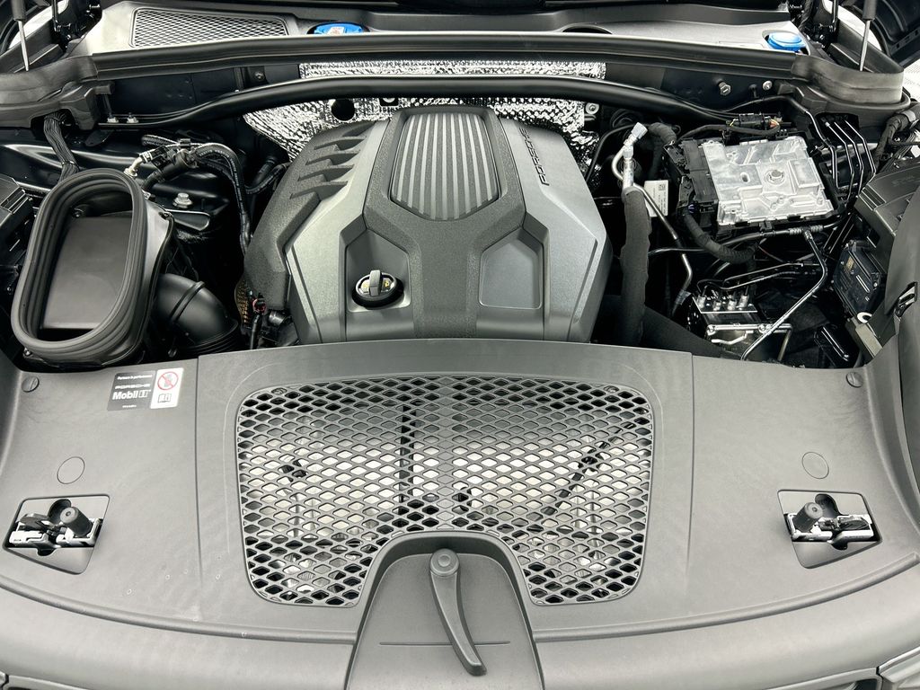 Thumbnail: 2026 Porsche Macan - 30