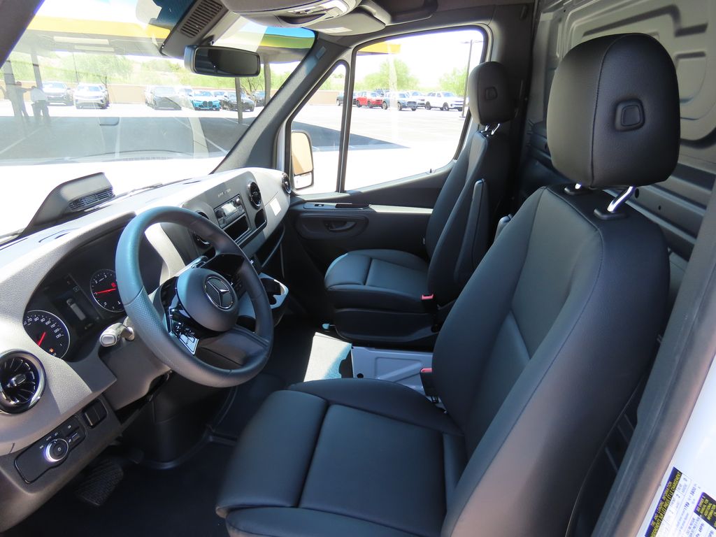 Thumbnail: 2025 Mercedes-Benz Sprinter - 19