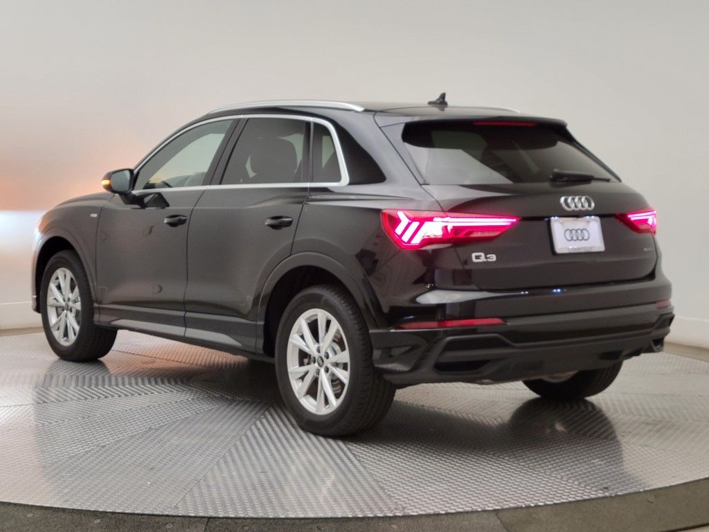 Thumbnail: 2025 Audi Q3 - 4