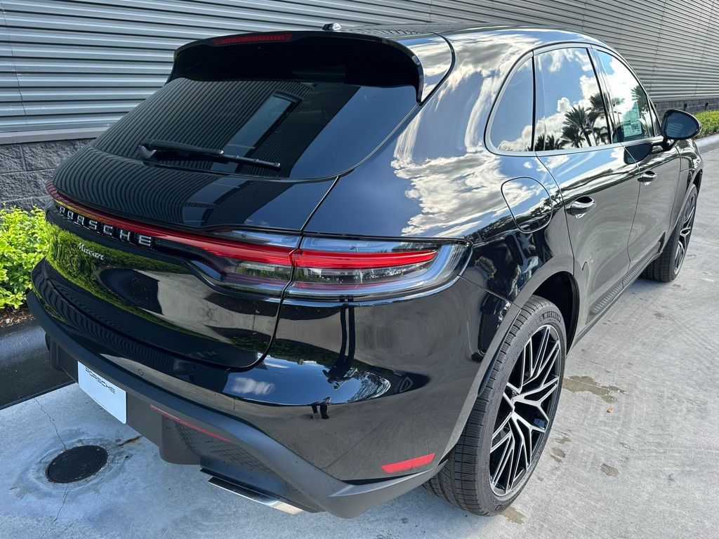 Thumbnail: 2026 Porsche Macan - 9