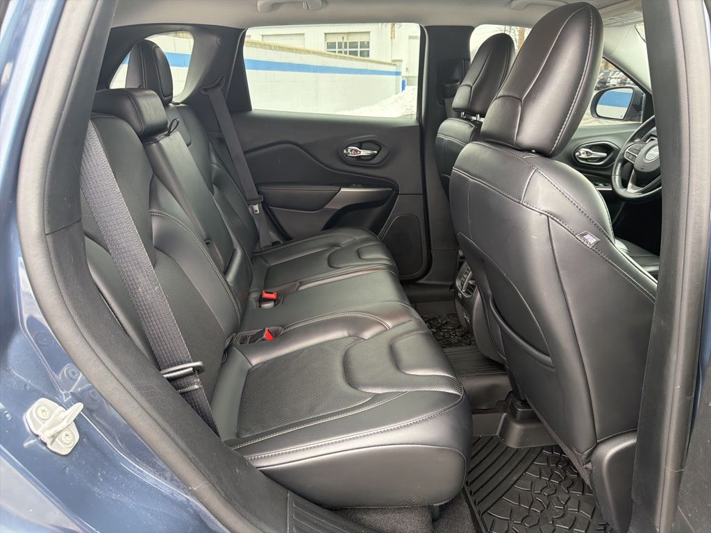 Thumbnail: 2021 Jeep Cherokee - 23