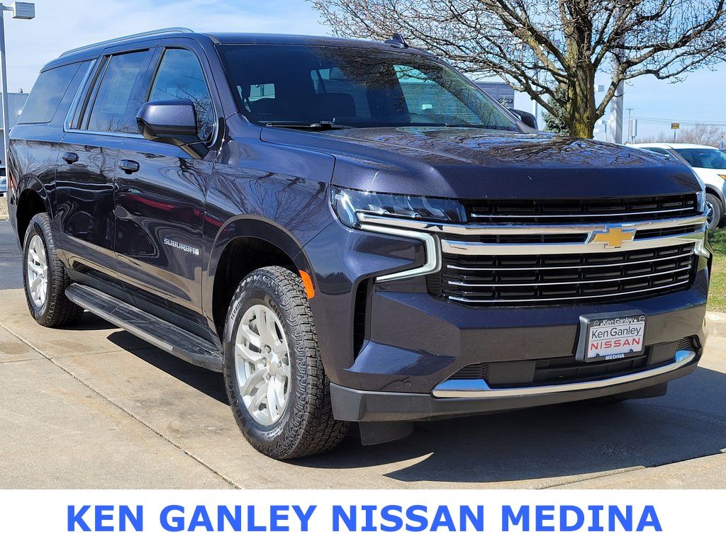 2023 Chevrolet Suburban LT photo