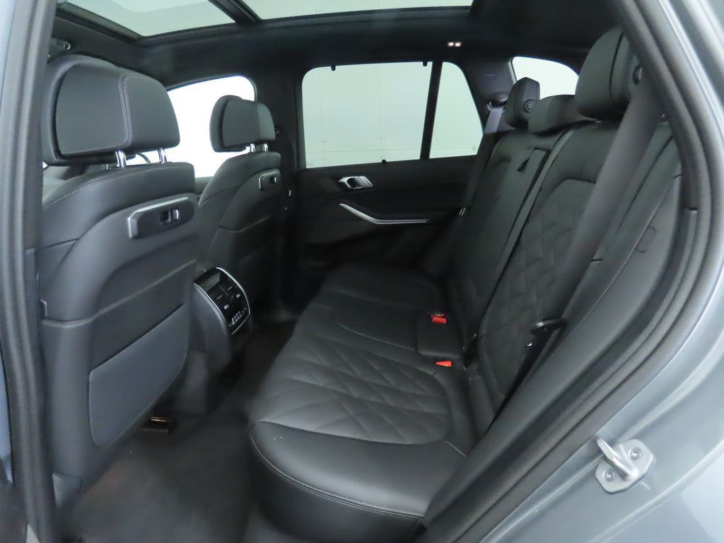 Thumbnail: 2026 BMW X5 - 23