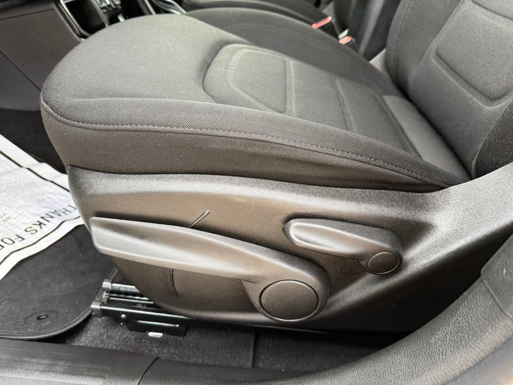 Thumbnail: 2019 Jeep Renegade - 14