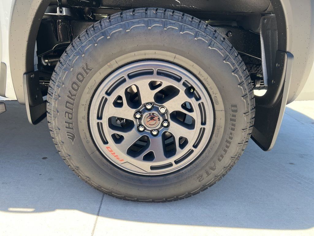 2025 Glacier White Nissan Frontier PRO-4X 4X4 Truck