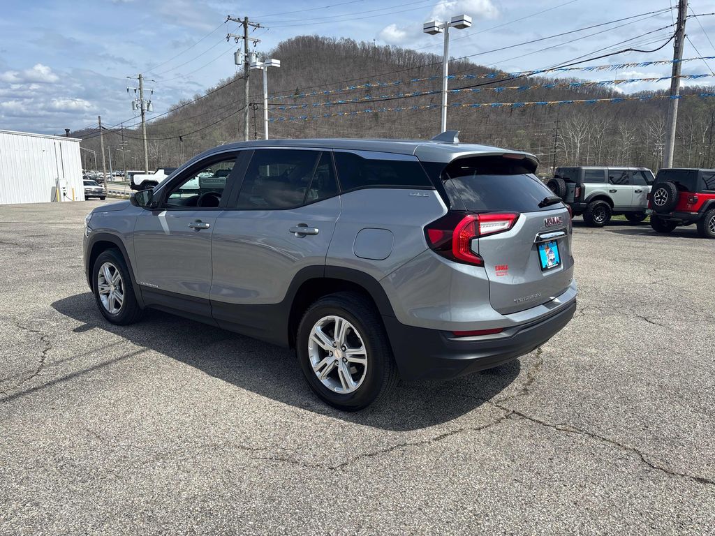 View vehicle photo 3