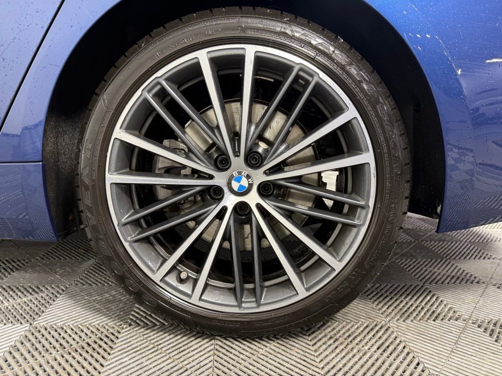 Thumbnail: 2023 BMW 5 Series - 10