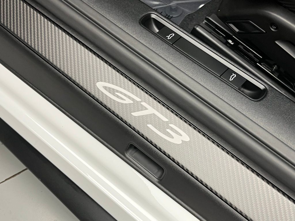 Thumbnail: 2025 Porsche 911 - 32