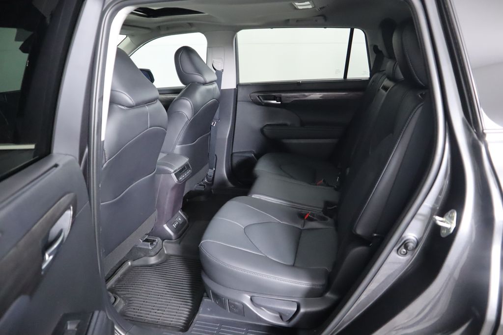 2024 Toyota Highlander Limited 21