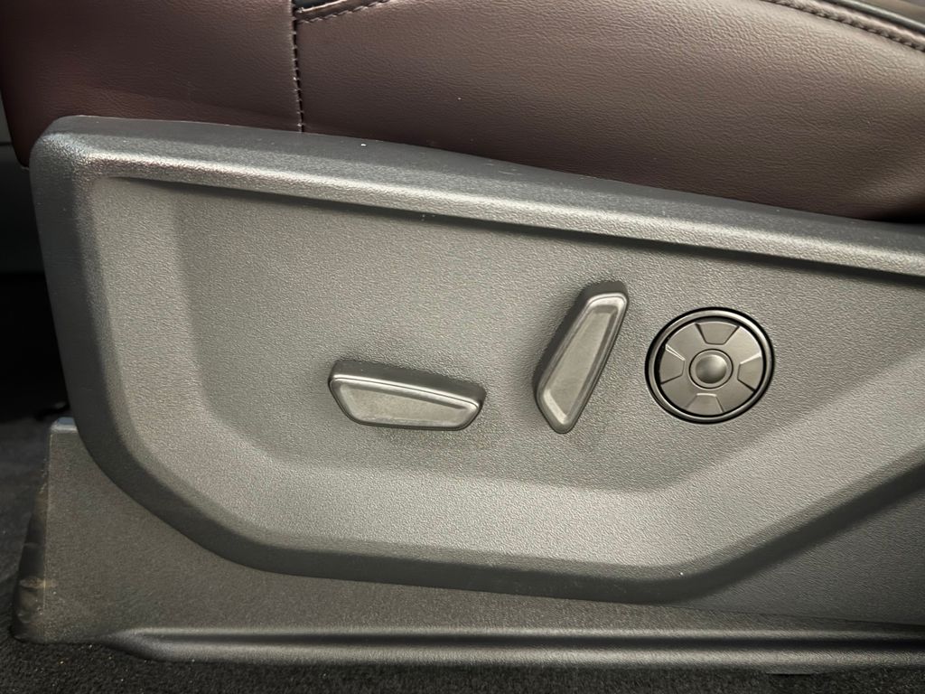 New 2026 Black Ford Platinum image 33