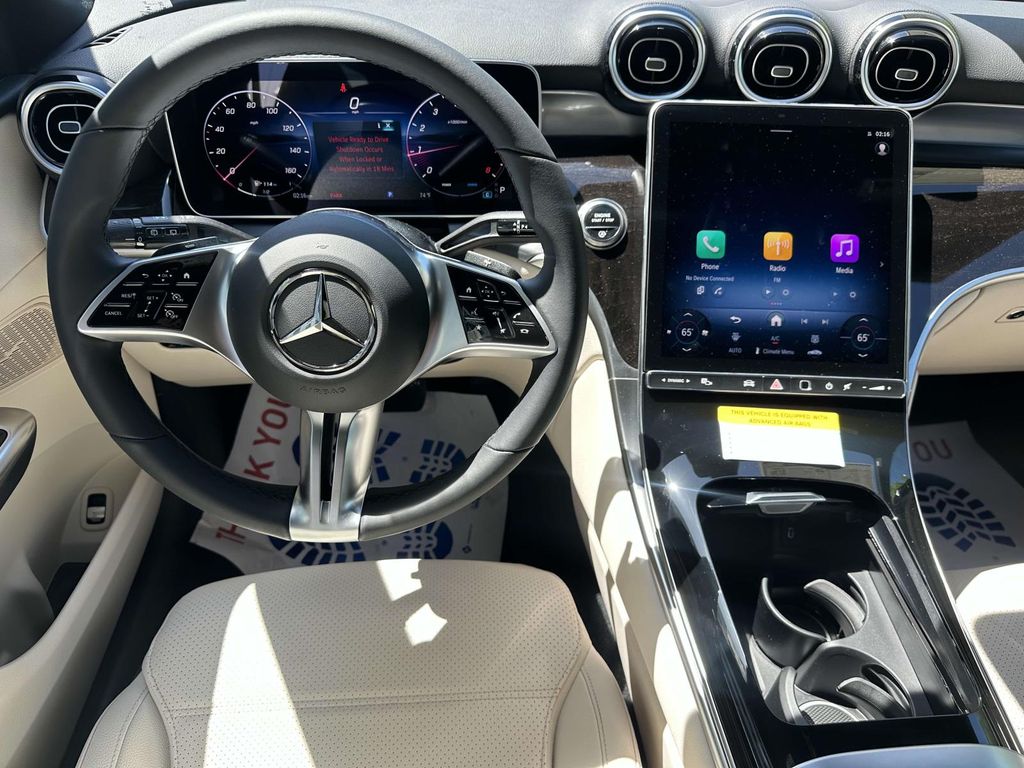 2025 Mercedes-Benz GLC 300 8