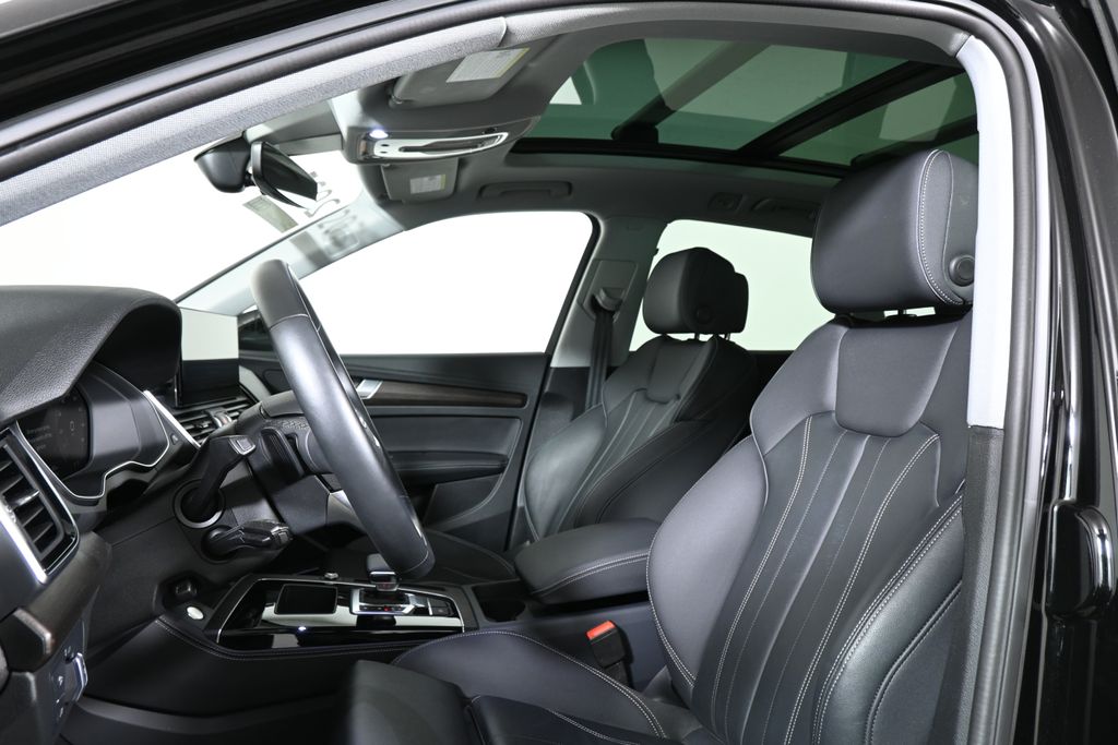 Thumbnail: 2025 Audi Q5 - 14