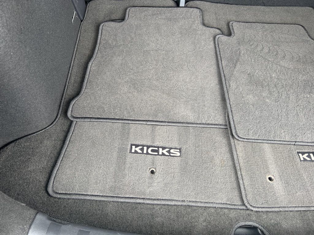 2024 Nissan Kicks SR photo
