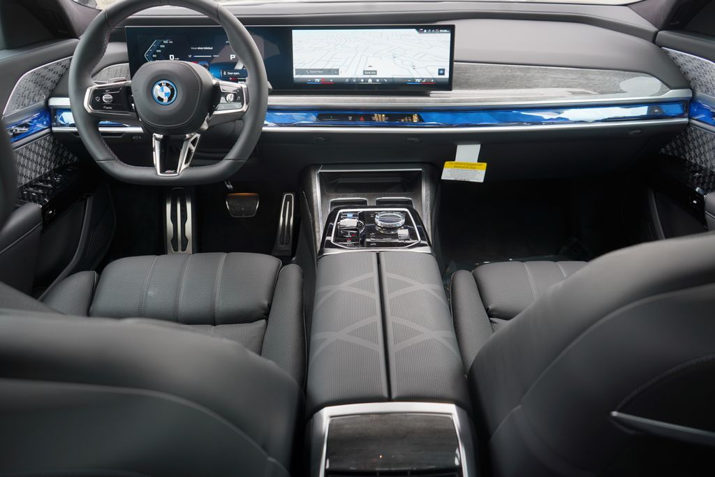 2024 BMW i7 M70 14