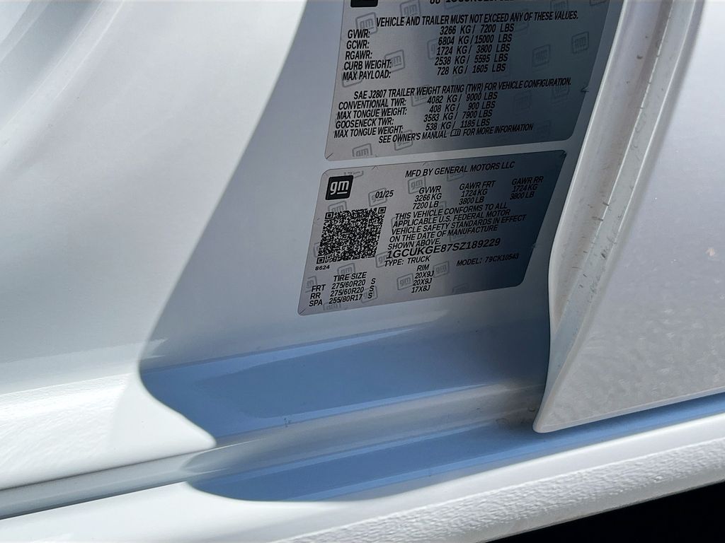 Used 2025 White Chevrolet LTZ image 32