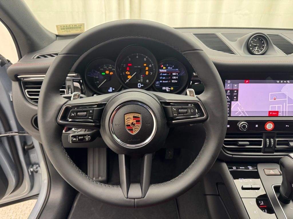 Thumbnail: 2025 Porsche Macan - 6
