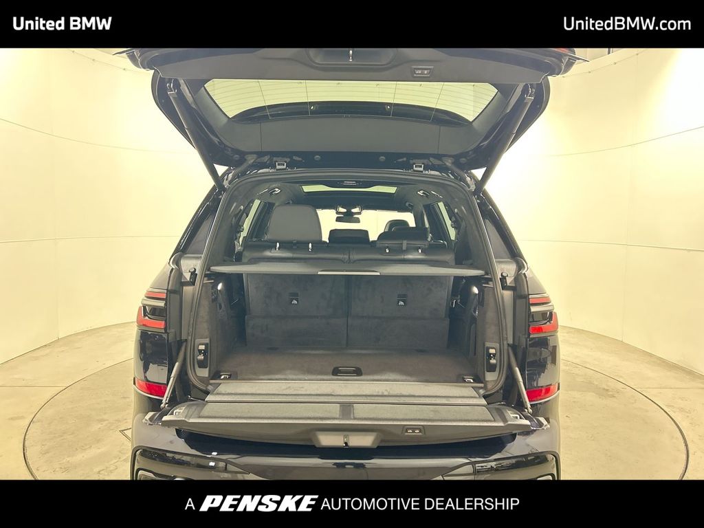 Thumbnail: 2026 BMW X7 - 23