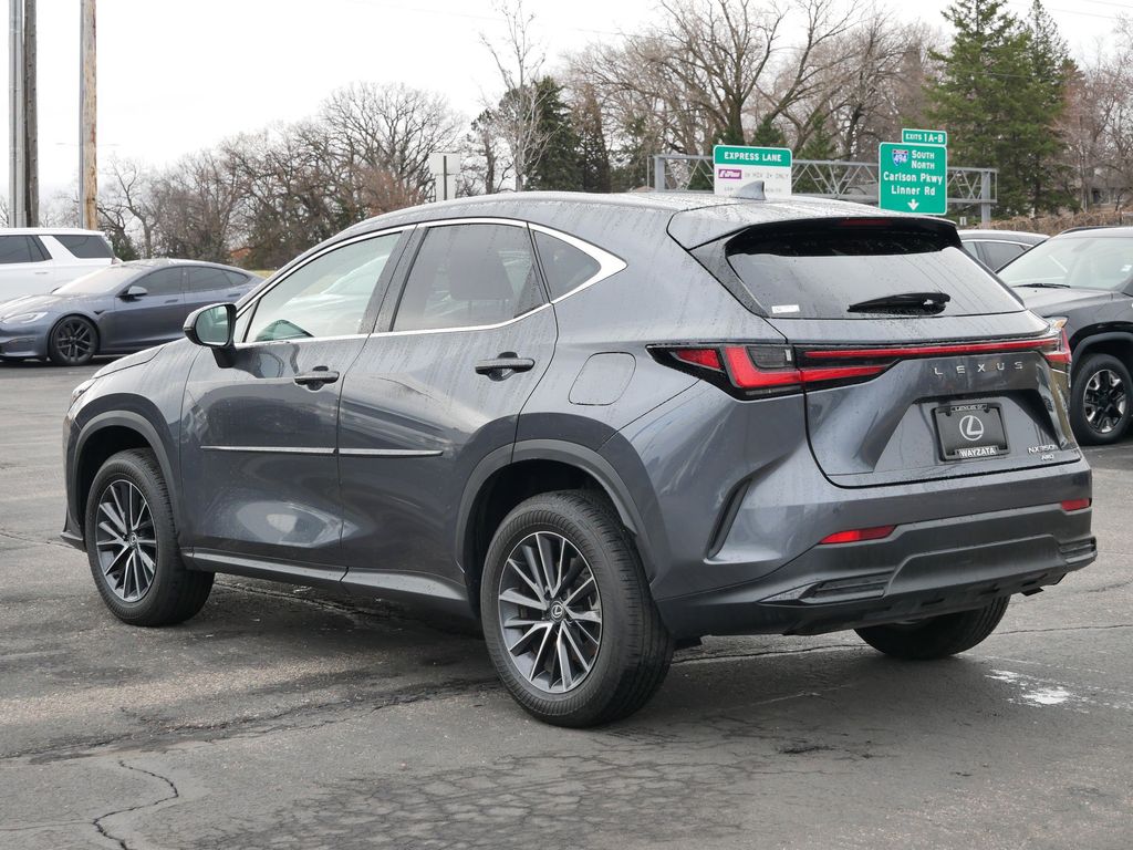 View vehicle photo 4