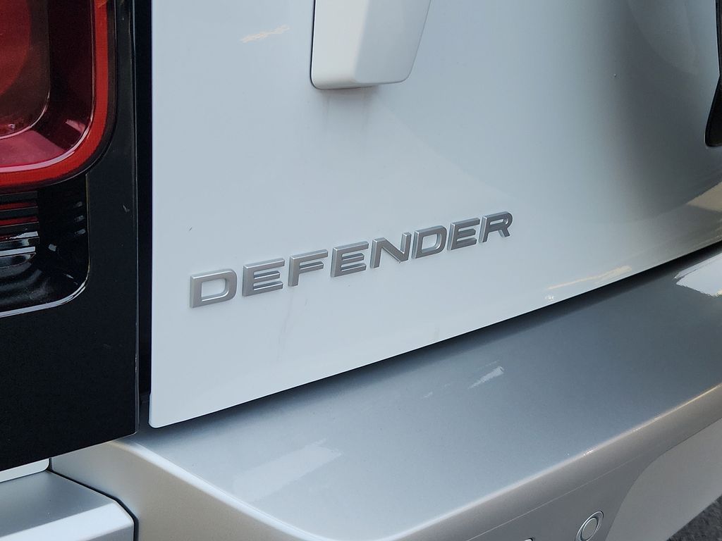 Thumbnail: 2025 Land Rover Defender - 11
