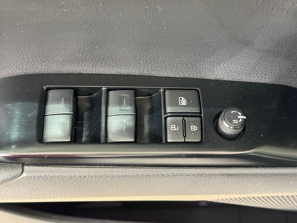 Thumbnail: 2025 Toyota Camry - 15