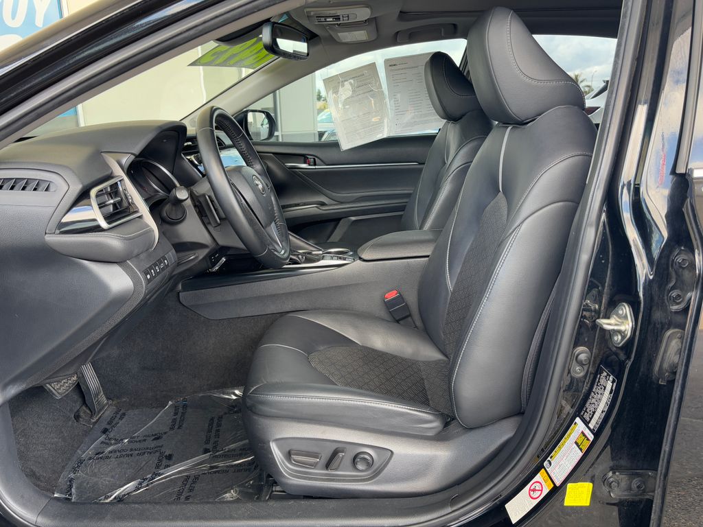 2018 Toyota Camry XSE 24