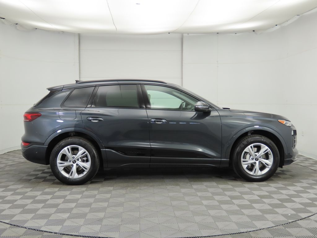 Thumbnail: 2025 Audi Q6 e-tron - 4