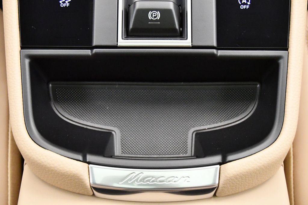 2024 Porsche Macan T 32