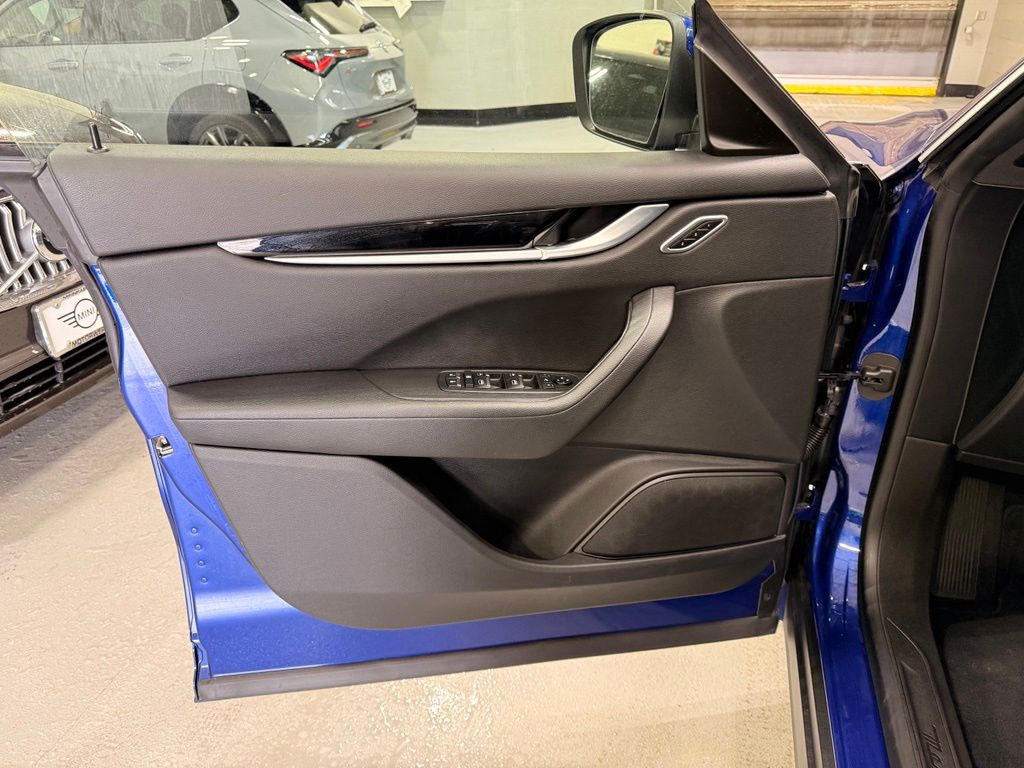 Thumbnail: 2020 Maserati Levante - 10