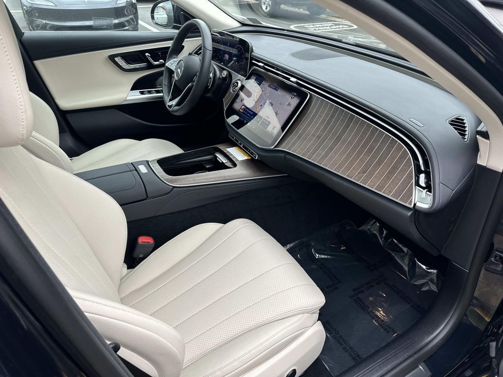 Thumbnail: 2025 Mercedes-Benz E-Class - 21