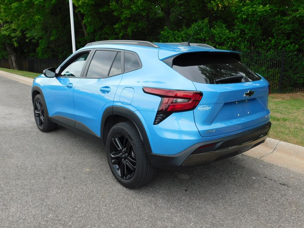 Thumbnail: 2025 Chevrolet Trax - 3