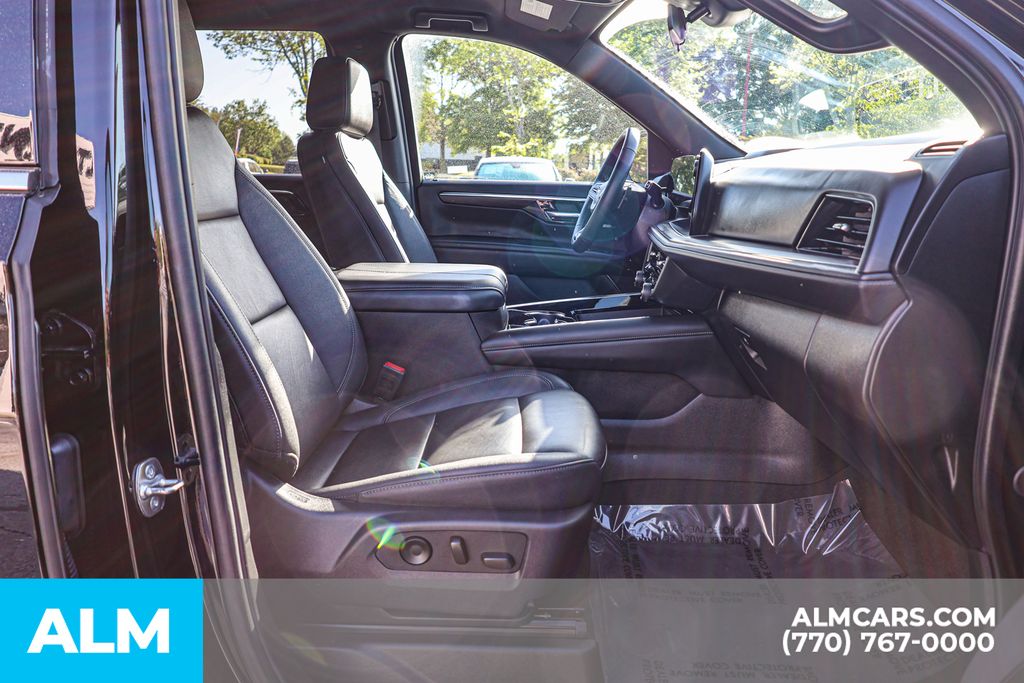 Used 2025 Black Chevrolet LT image 21